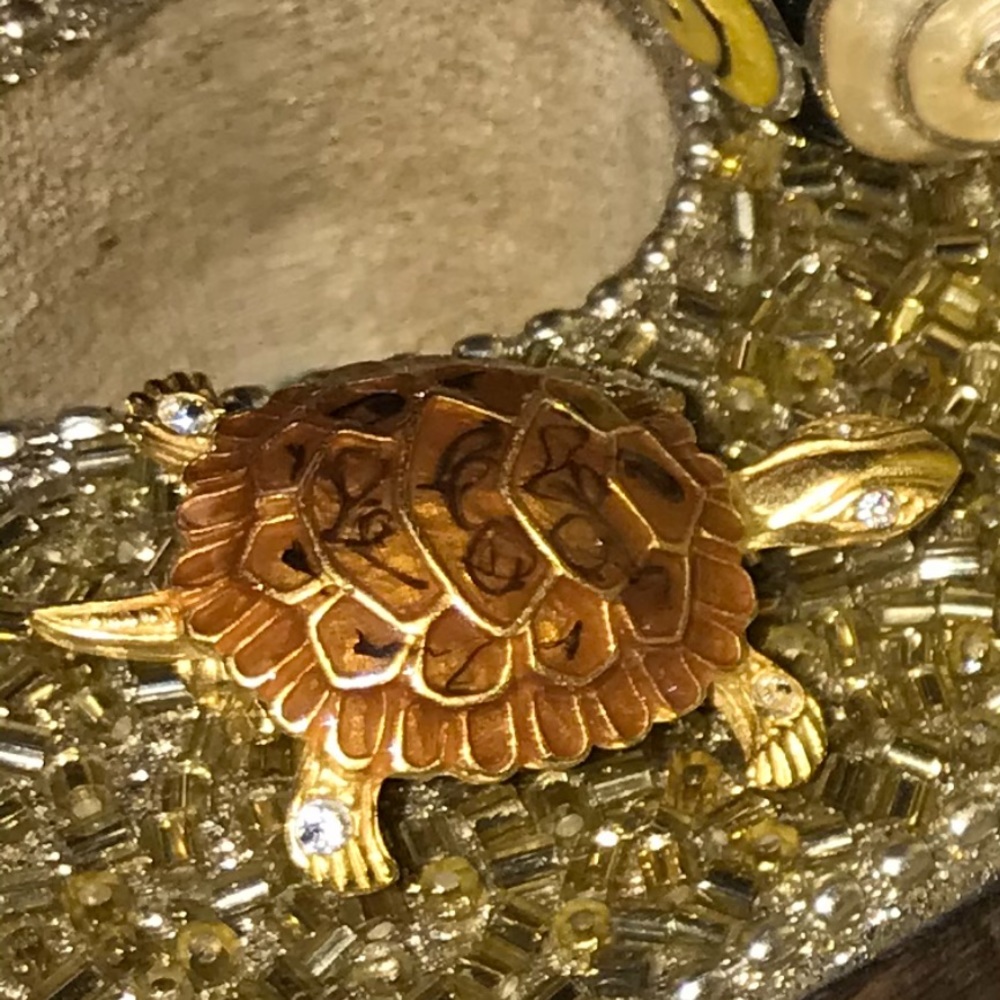 Mini Turtle brooch - Picture 3 of 8